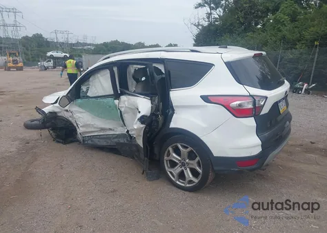 2017 Ford Escape Titanium z USA, uszkodzony, nr VIN 1FMCU0J95HUC14271